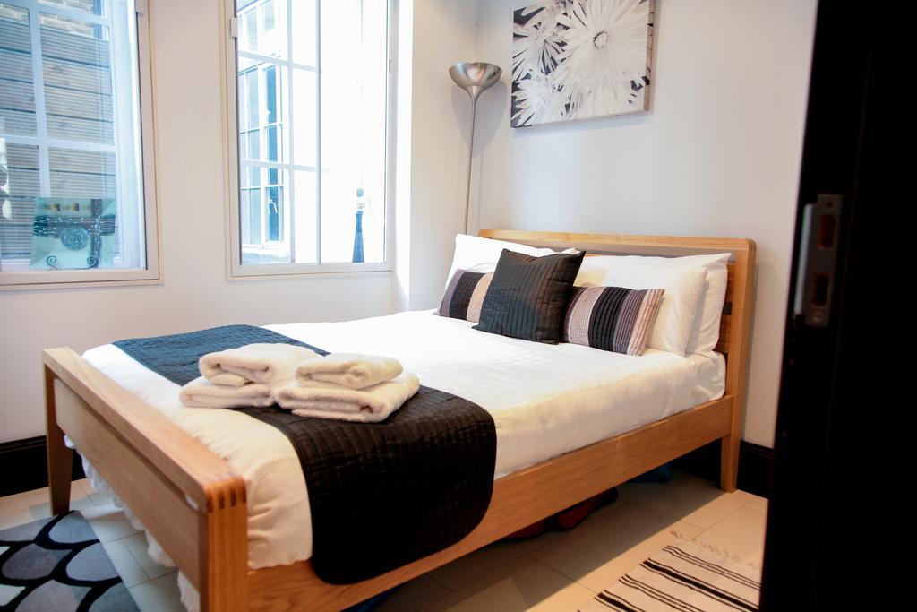 Club Living - Barbican Apartments London Room photo