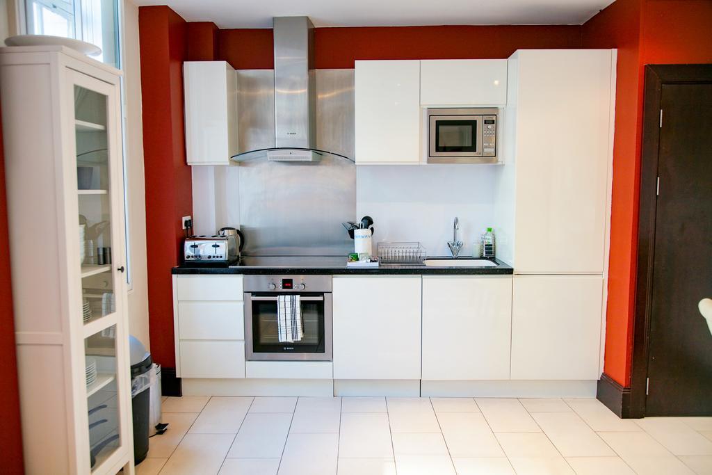 Club Living - Barbican Apartments London Room photo